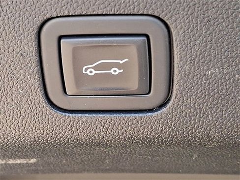 Certified 2023 Cadillac Escalade Premium Luxury image 28