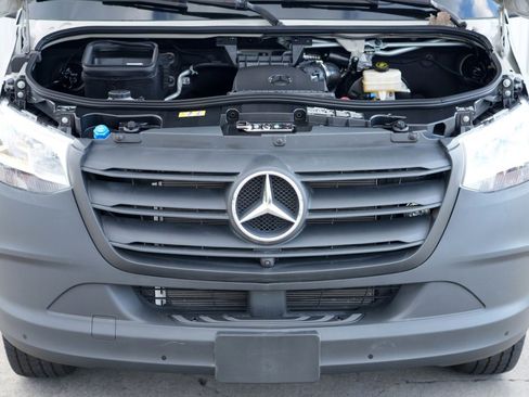Used 2023 Mercedes-Benz Sprinter 2500 image 8