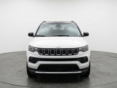 Used 2025 Jeep Compass Limited AWD/4WD image 2