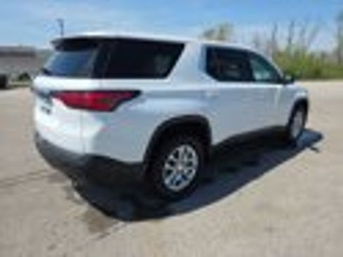 Used 2023 Chevrolet Traverse LS image 6