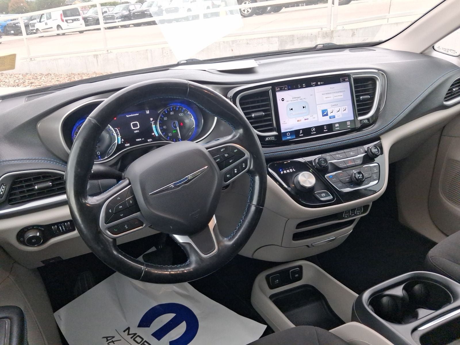 Used 2021 Chrysler Pacifica Touring w/ Cold Weather Group AWD/4WD image 12