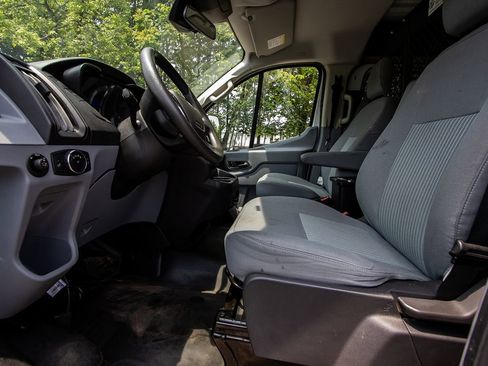 Used 2019 Ford Transit 250 130 Low Roof image 9