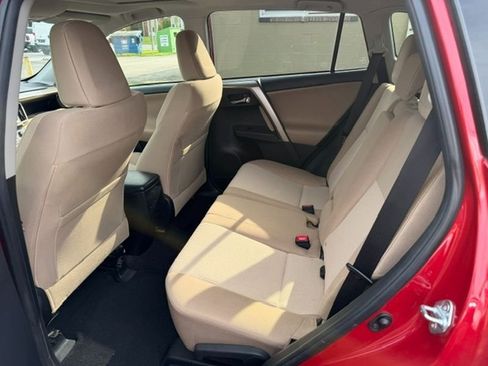 Used 2015 Toyota RAV4 XLE AWD/4WD image 4