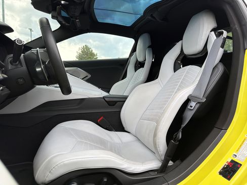 Used 2021 Chevrolet Corvette Stingray Preferred Cpe w/ Z51 Performance Package RWD image 7