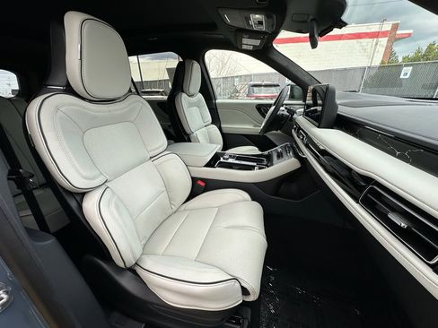 New 2026 Lincoln Aviator Black Label w/ Jet Appearance Package AWD/4WD image 23