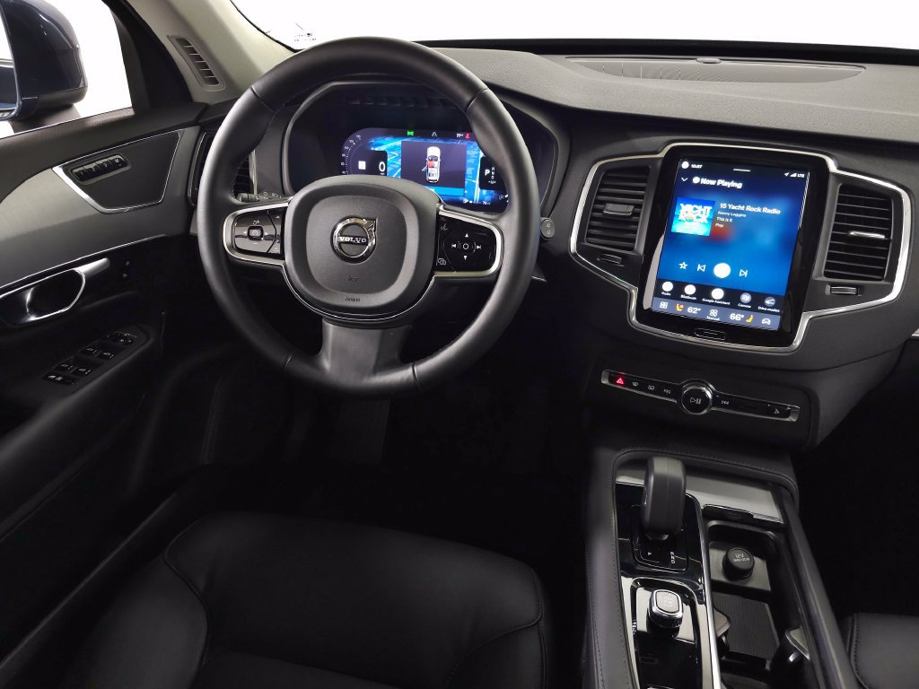 Certified 2025 Volvo XC90 B5 Core w/ Protection Package Premier AWD/4WD image 18