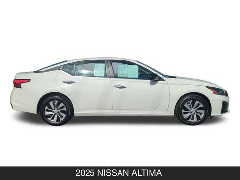 Used 2025 Nissan Altima 2.5 S FWD image 6