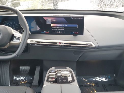 New 2026 BMW iX xDrive45 AWD/4WD image 18