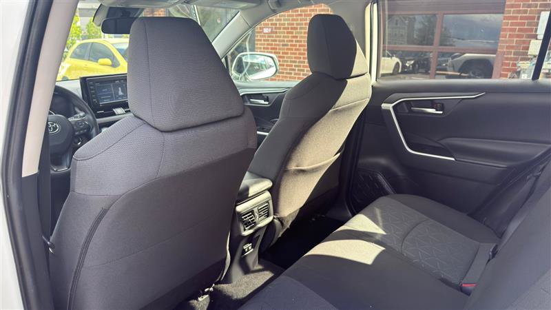 Used 2021 Toyota RAV4 XLE AWD/4WD image 22