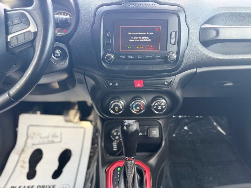Used 2017 Jeep Renegade Trailhawk AWD/4WD image 13