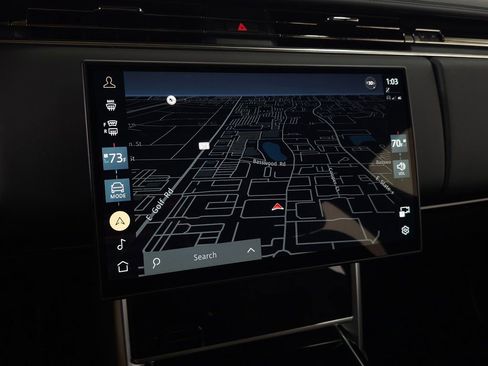 Used 2025 Land Rover Range Rover SE image 29