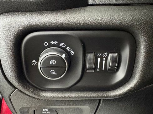 Used 2019 RAM 1500 Big Horn AWD/4WD image 18