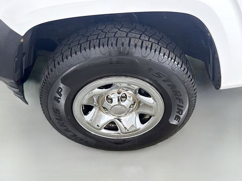 Used 2017 Toyota Tacoma SR image 33