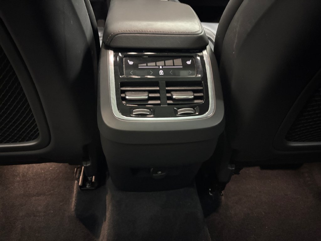Certified 2024 Volvo XC60 B5 Ultimate w/ Protection Package Premier AWD/4WD image 31