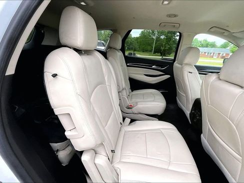 Used 2023 Buick Enclave Essence image 22