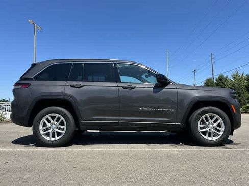 Used 2024 Jeep Grand Cherokee Laredo X AWD/4WD image 3