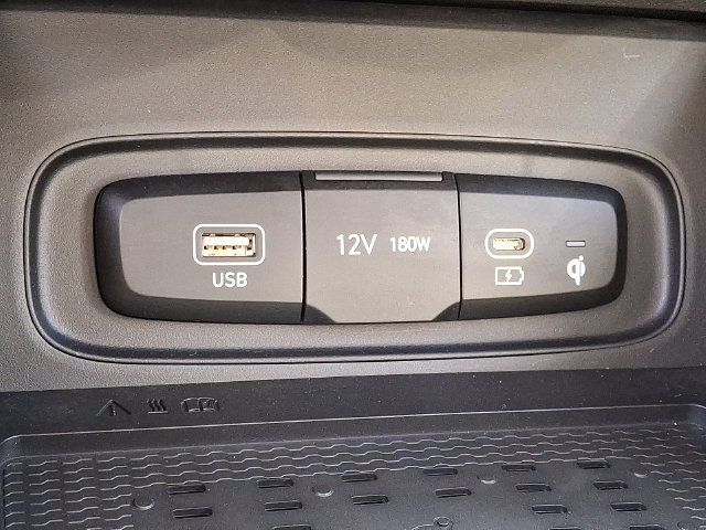 Used 2025 Hyundai Venue Limited FWD image 24