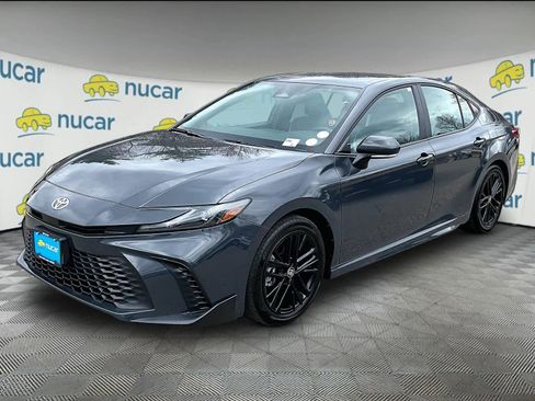 Used 2025 Toyota Camry SE image 2