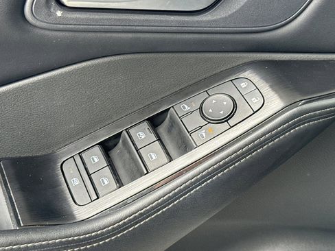 Used 2025 Nissan Rogue SV AWD/4WD image 13