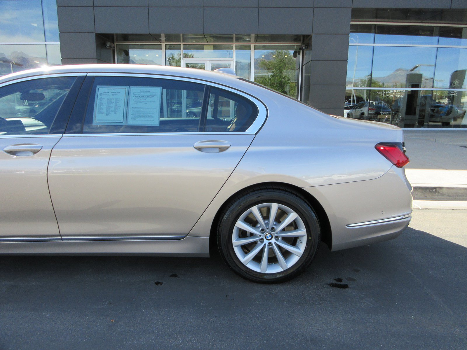 Used 2020 BMW 750i xDrive w/ Interior Design Package AWD/4WD image 4