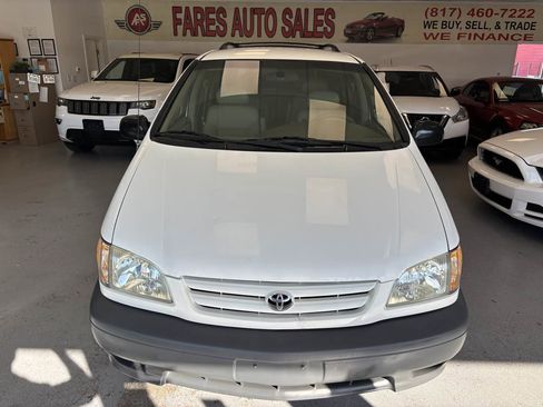 Used 2003 Toyota Sienna CE image 1
