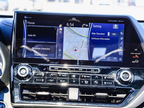 Certified 2022 Toyota Highlander Platinum image 17