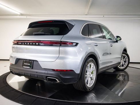 Certified 2025 Porsche Cayenne E-Hybrid AWD/4WD image 7