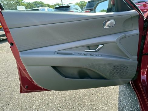 Used 2023 Hyundai Elantra SEL w/ Cargo Package FWD image 8