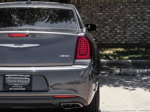 Used 2019 Chrysler 300 S RWD image 62