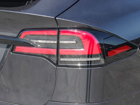 Used 2024 Tesla Model X Base image 10