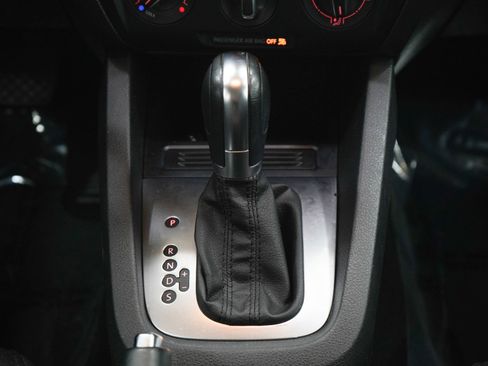 Used 2014 Volkswagen Jetta SE FWD image 17