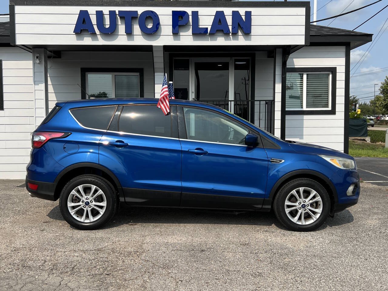 Used 2017 Ford Escape SE FWD image 4