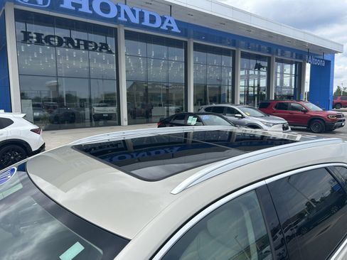 Used 2017 Cadillac XT5 Luxury w/ Driver Awareness Package AWD/4WD image 13