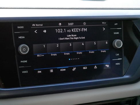 Certified 2022 Volkswagen Taos SE AWD/4WD image 22