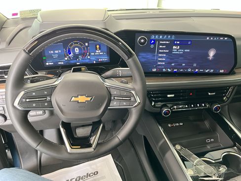 New 2026 Chevrolet Suburban High Country AWD/4WD image 19