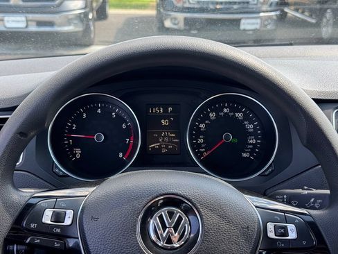 Used 2016 Volkswagen Jetta SE FWD image 25