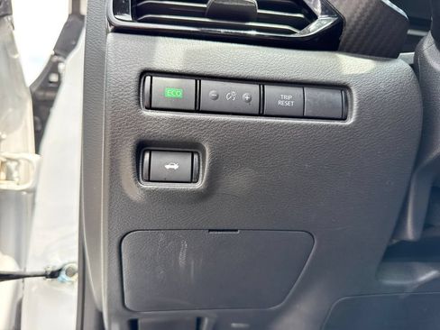 Certified 2025 Nissan Sentra SV FWD image 19