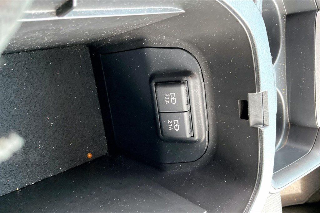 Used 2019 Toyota RAV4 XLE FWD image 16