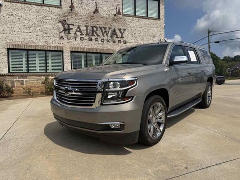 Used 2019 Chevrolet Suburban Premier RWD image 2