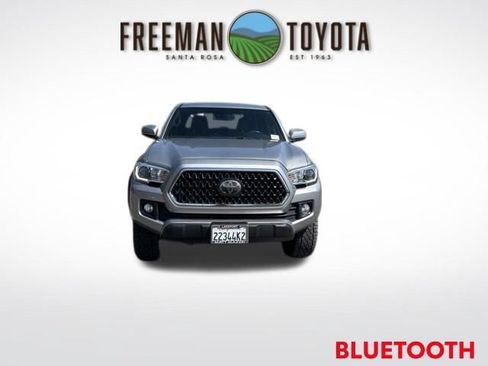 Used 2018 Toyota Tacoma TRD Off-Road w/ Technology Package AWD/4WD image 3