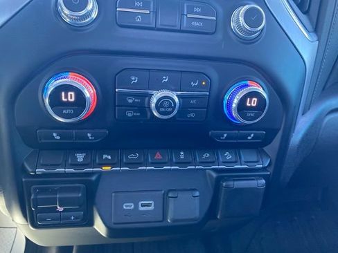 Used 2022 GMC Sierra 2500 SLE w/ SLE Convenience Package AWD/4WD image 17