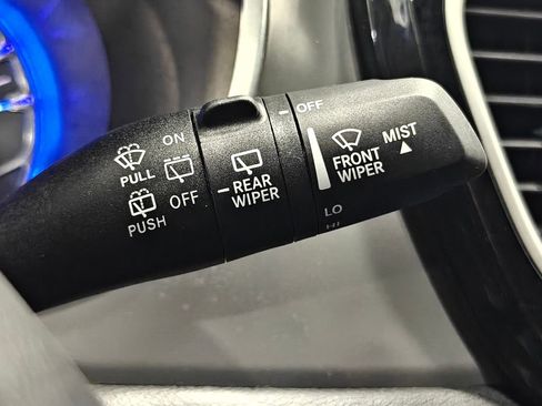 Used 2025 Chrysler Pacifica Select FWD image 51