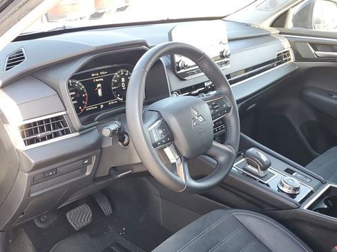 Used 2024 Mitsubishi Outlander SE Black Edition image 14