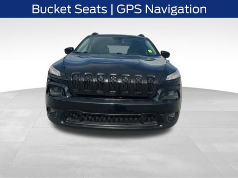 Used 2018 Jeep Cherokee Latitude w/ Cold Weather Group image 9