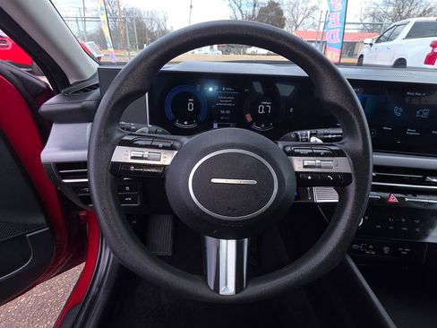Used 2025 Hyundai Sonata SEL FWD image 14