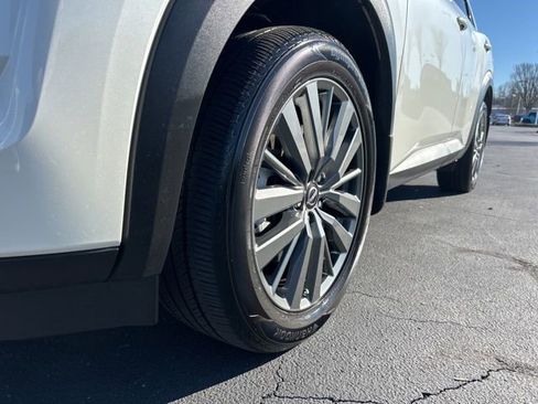 Used 2024 Nissan Pathfinder SL w/ SL Premium Package image 12