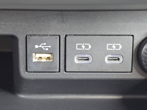 Used 2023 Toyota Highlander L image 9