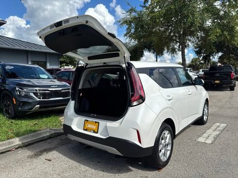 Used 2025 Kia Soul LX w/ LX Technology Package FWD image 20
