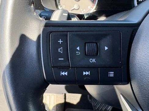 Used 2025 Nissan Pathfinder SV image 10