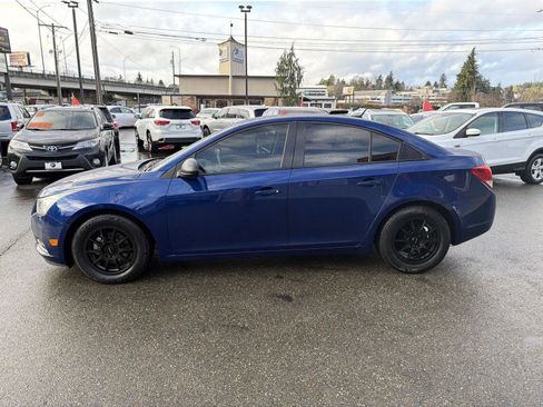 Used 2013 Chevrolet Cruze LS image 2